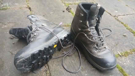 Photo of free hiking boots women size 9 (Edgbaston B15) #1