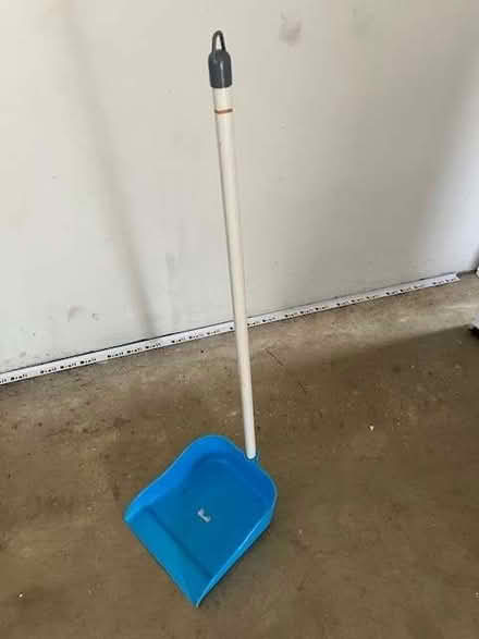 Photo of free Dustpan with handle (Broughton NN14) #1