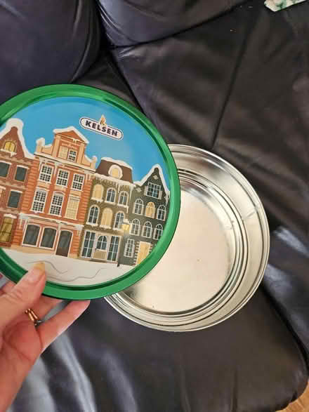 Photo of free Metal cookie tins, 4 (Derry/WinstonChurch/Meadowvale) #2