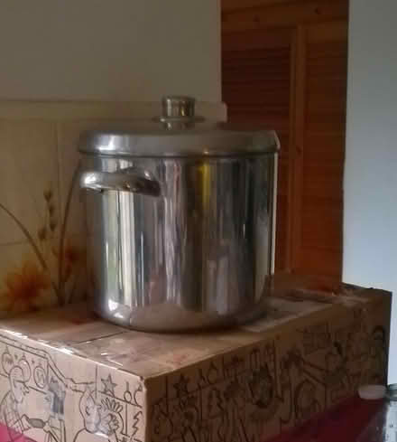 Photo of free Large soup pot (Blandford Forum, DT11) #1