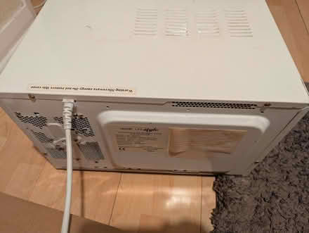 Photo of free Microwave (Clapham Junction SW11) #3