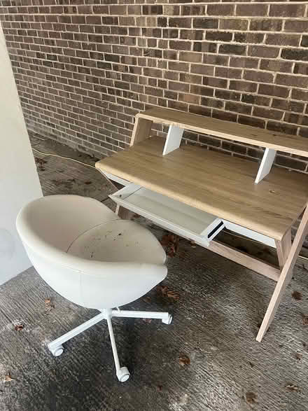 Photo of free Office table and chair (Ealing) #1