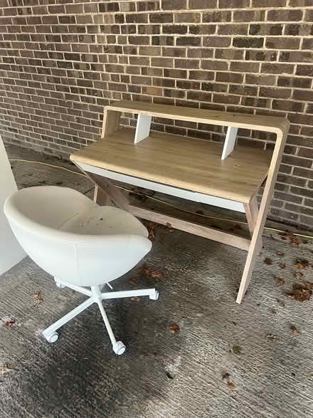 Photo of free Office table and chair (Ealing) #3