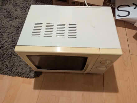 Photo of free Microwave (Clapham Junction SW11) #2