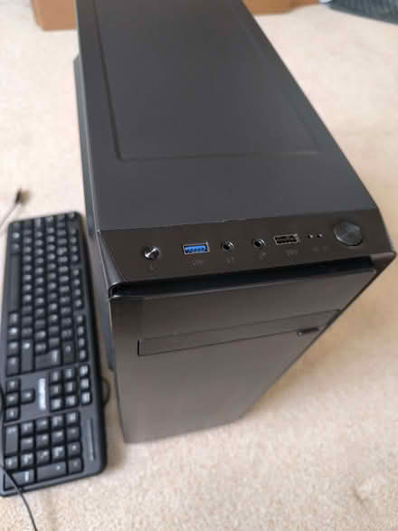 Photo of free Micro ATX mid tower PC case with a wired USB keyboard (Kingston KT1) #2