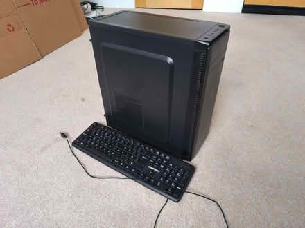 Photo of free Micro ATX mid tower PC case with a wired USB keyboard (Kingston KT1) #1