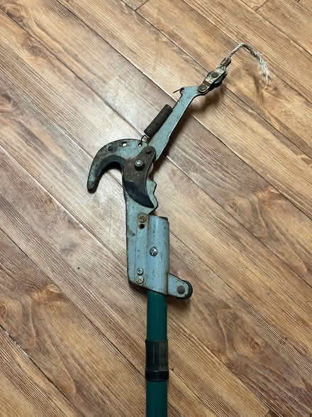 Photo of free long handled branch lopper - wd3 (Heronsgate WD3) #2