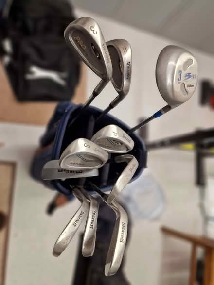 Photo of free Men's golf clubs and bag (Enborne Row RG14) #1