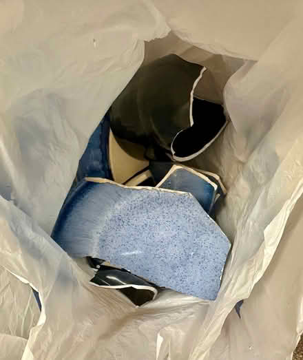 Photo of free broken blue crockery (M33) #2