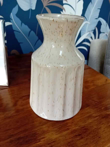 Photo of free 17cm Cream Vase (Glenleigh Park TN39) #1