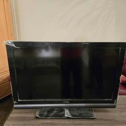 Photo of free Vizio e320va 32" LCD TV (Harbor Bay near fire station) #1