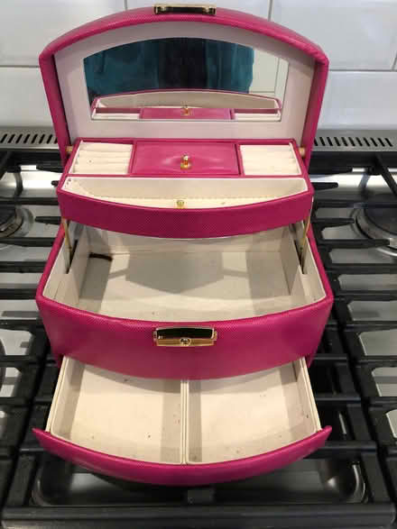 Photo of free Jewellery chest (Cavendish DE23) #2