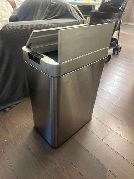 Photo of free Sensor trash can - works somewhat (Midtown East / E 40s) #1