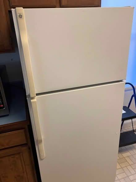 Photo of free GE Top Freezer Refrigerator (San Mateo Terrace) #1