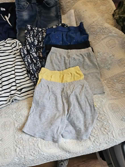 Photo of free bundle of boy's clothes. mixed age (EC1R) #4