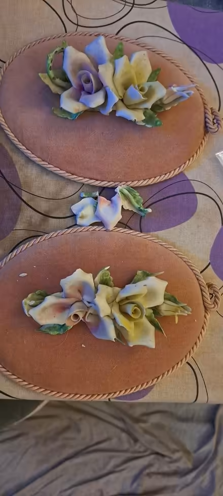 Photo of free 2 Pink Floral China Wall Plaques (WR14 Malvern Link) #1