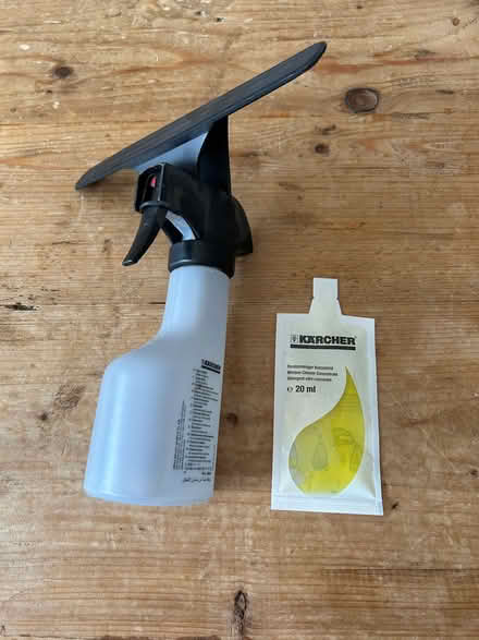 Photo of free Karcher Window Cleaner Spray Bottle and Cleaner Sachet (WYE) (TN25) #1