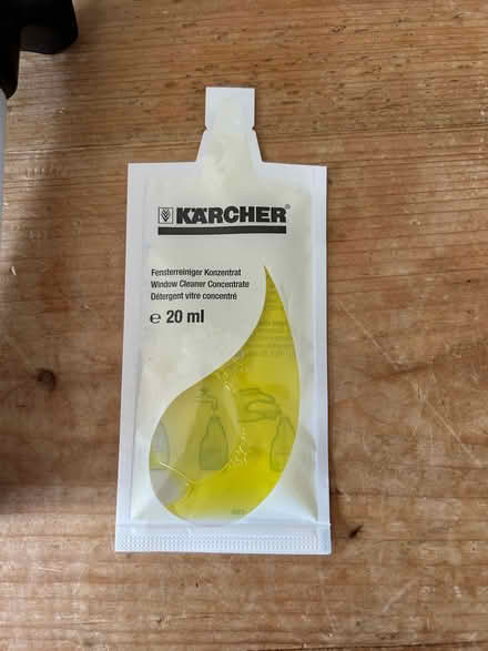 Photo of free Karcher Window Cleaner Spray Bottle and Cleaner Sachet (WYE) (TN25) #2