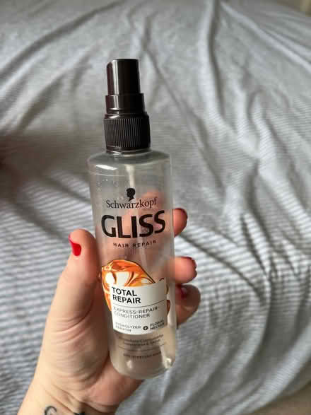 Photo of schwarzkopf gliss Hair repair spray (Chessington KT9) #1