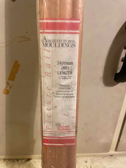 Photo of free ARCHITECTURAL MOULDINGS - short length of picture rail mould (Six Ways AL8) #1