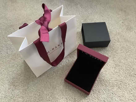 Photo of free Jewellery presentation box and bag (Bussage GL6) #1