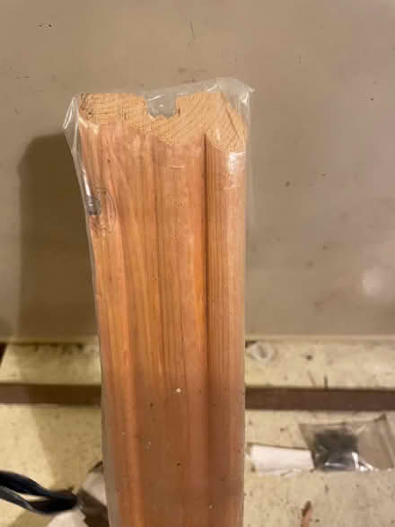 Photo of free ARCHITECTURAL MOULDINGS - short length of picture rail mould (Six Ways AL8) #2