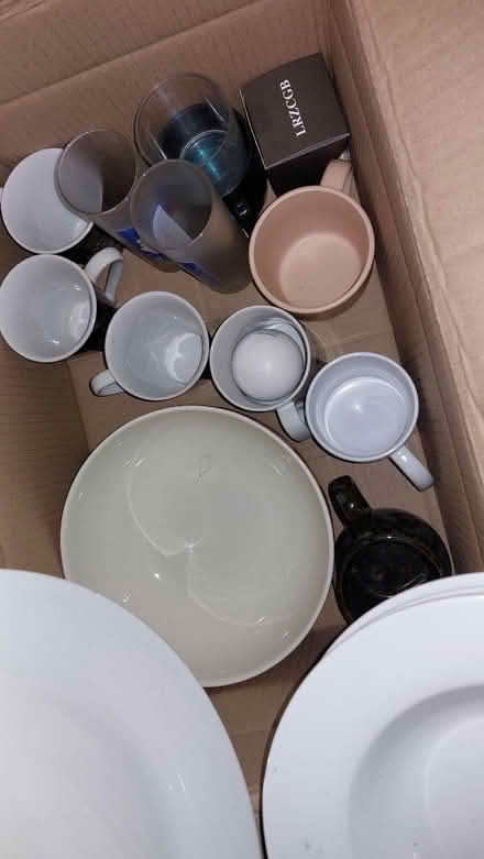 Photo of free Assorted kitchen items (Colshaw Farm SK9) #1