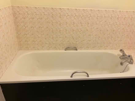 Photo of free Enamel bath. Good condition. With taps (St Albans AL3) #1