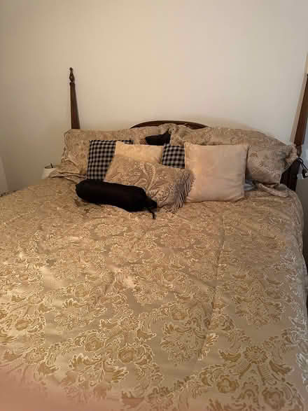 Photo of free Guest room, Tempur-pedic king size (Katie Nottingham country) #1