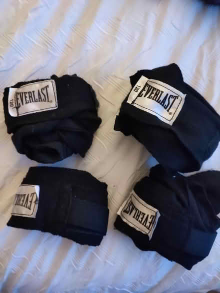 Photo of free 4x Everlast boxing wraps (BT6) #1