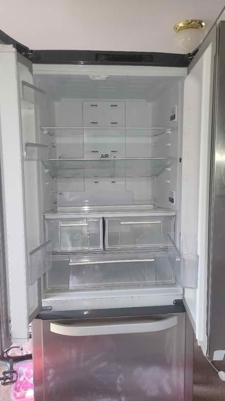 Photo of free Fridge freezer (SE25) #2