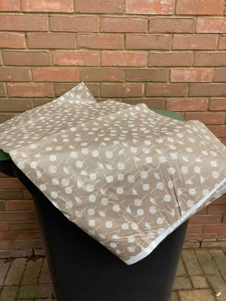 Photo of free Garden Table Cloth & 4 Seat Cushions (CT4) #2