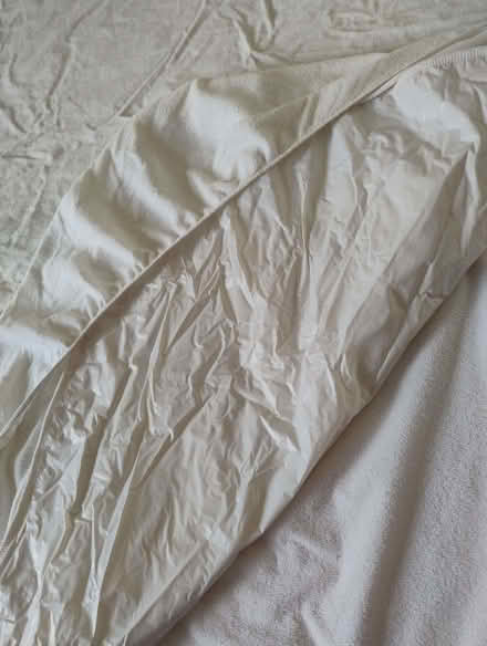 Photo of free Mattress protector 4ft double (Stopsley LU2) #2