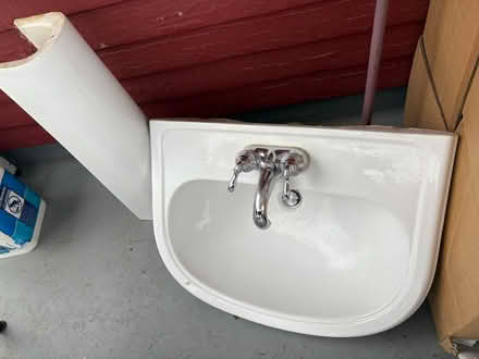 Photo of free Pedestal sink and faucet (Simbury ct) #1