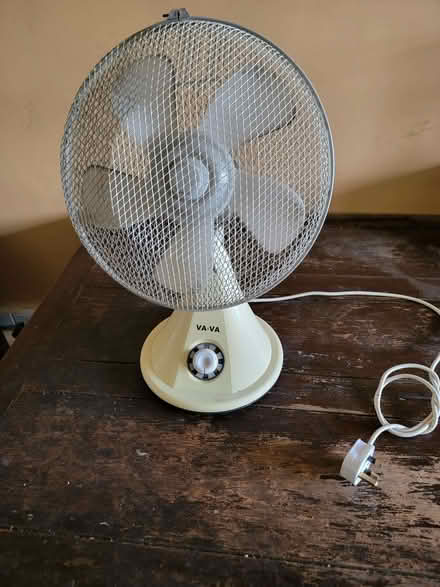 Photo of free Va Va Oscillating Electric Fan (Chapel Allerton LS7) #1