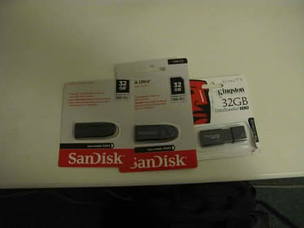 Photo of free 3 USB sticks 32Gb each (Reading West RG1) #1