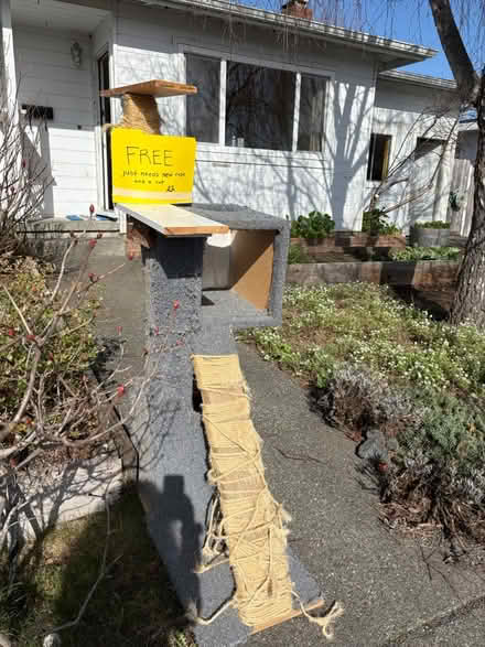 Photo of free Cat condo (At curb, 1972 Haeger Ave, Arca) #2