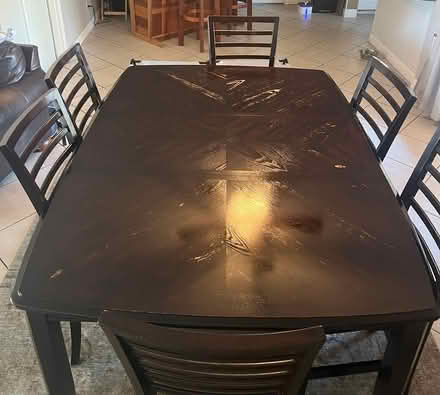 Photo of free Dining Room table w/ 6 chairs (Mesa) #1