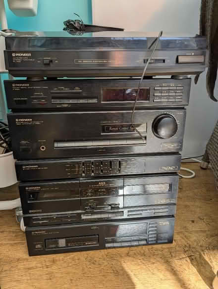 Photo of free Stereo partially working (Sutton Pools OX14) #1