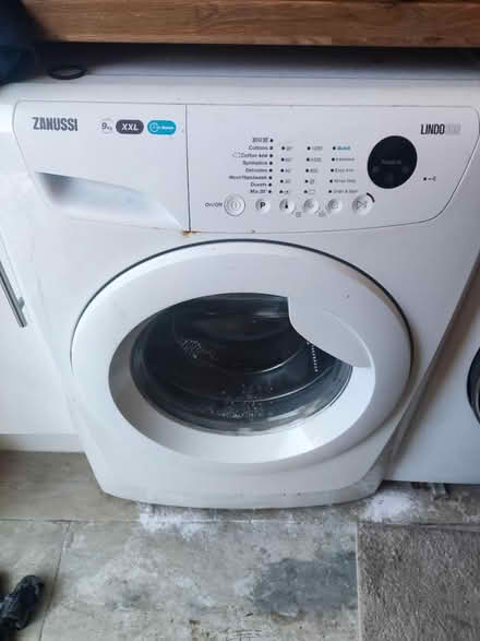 Photo of free Zanissi 9kg XXL WASHING MACHINE (Leyton) #1