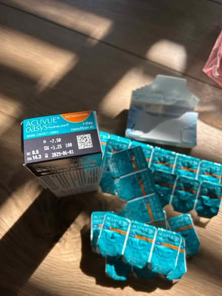 Photo of free Acuvue Oasys astigmatism contacts (SE16) #2