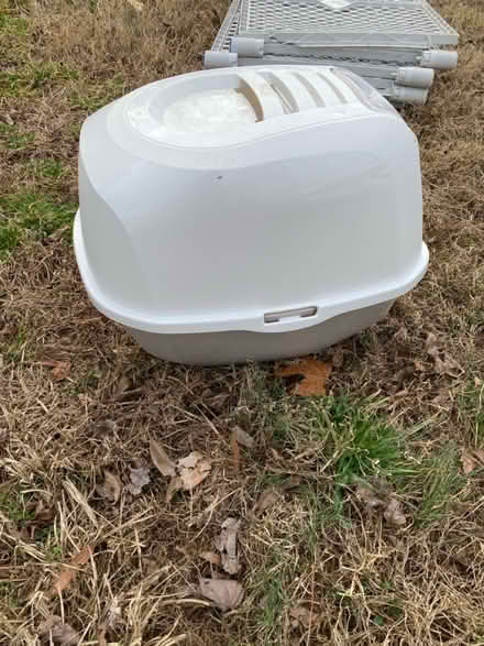 Photo of free cat liter box - clean (Varina) #1