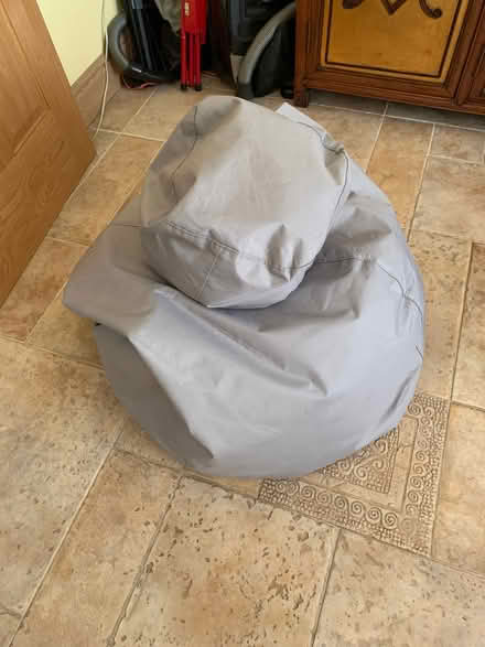 Photo of free Bean bag and cushion (Broadway NN15) #1