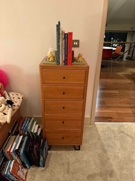 Photo of free Tallboy/chest of drawers in oak, 108cm H x 45cm D x 47cm W (Clerkenwell EC1V) #1