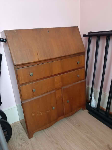 Photo of free Bureau (Askew Road W12) #1