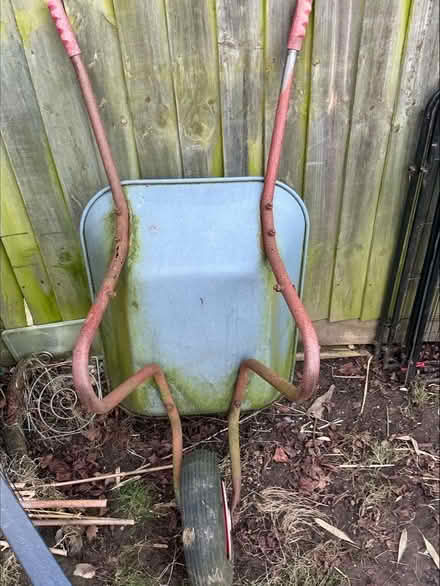 Photo of free Older wheelbarrow (Hadleigh SS7) #1