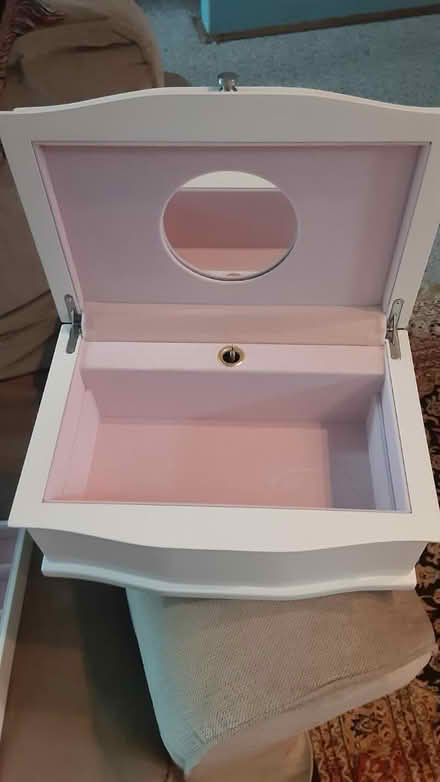 Photo of free Jewelry box (Southdown and Truscott) #4