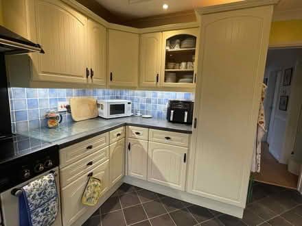 Photo of free Kitchen Units and most appliances (wokingham RG41) #4