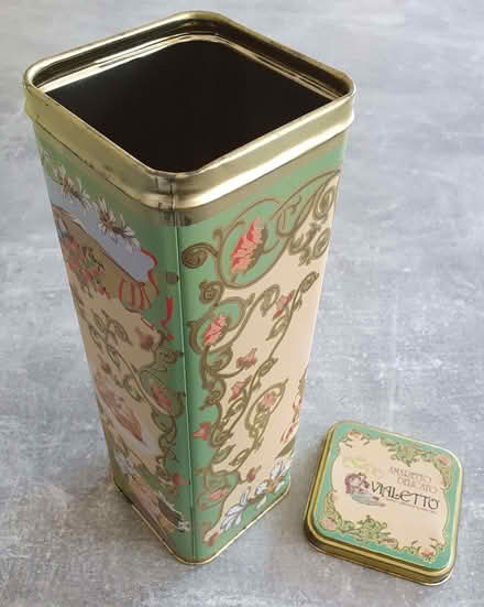 Photo of free Tall Biscuit Tin (Nanpantan LE11) #2