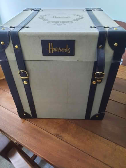 Photo of free Harrods box (CV9 atherstone) #1